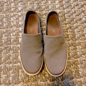 Tom’s slip on sneaker